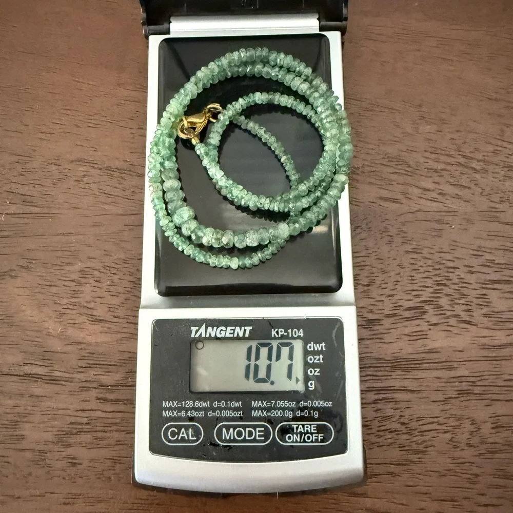 Faceted natural emerald bead necklace - Picture 10 of 14